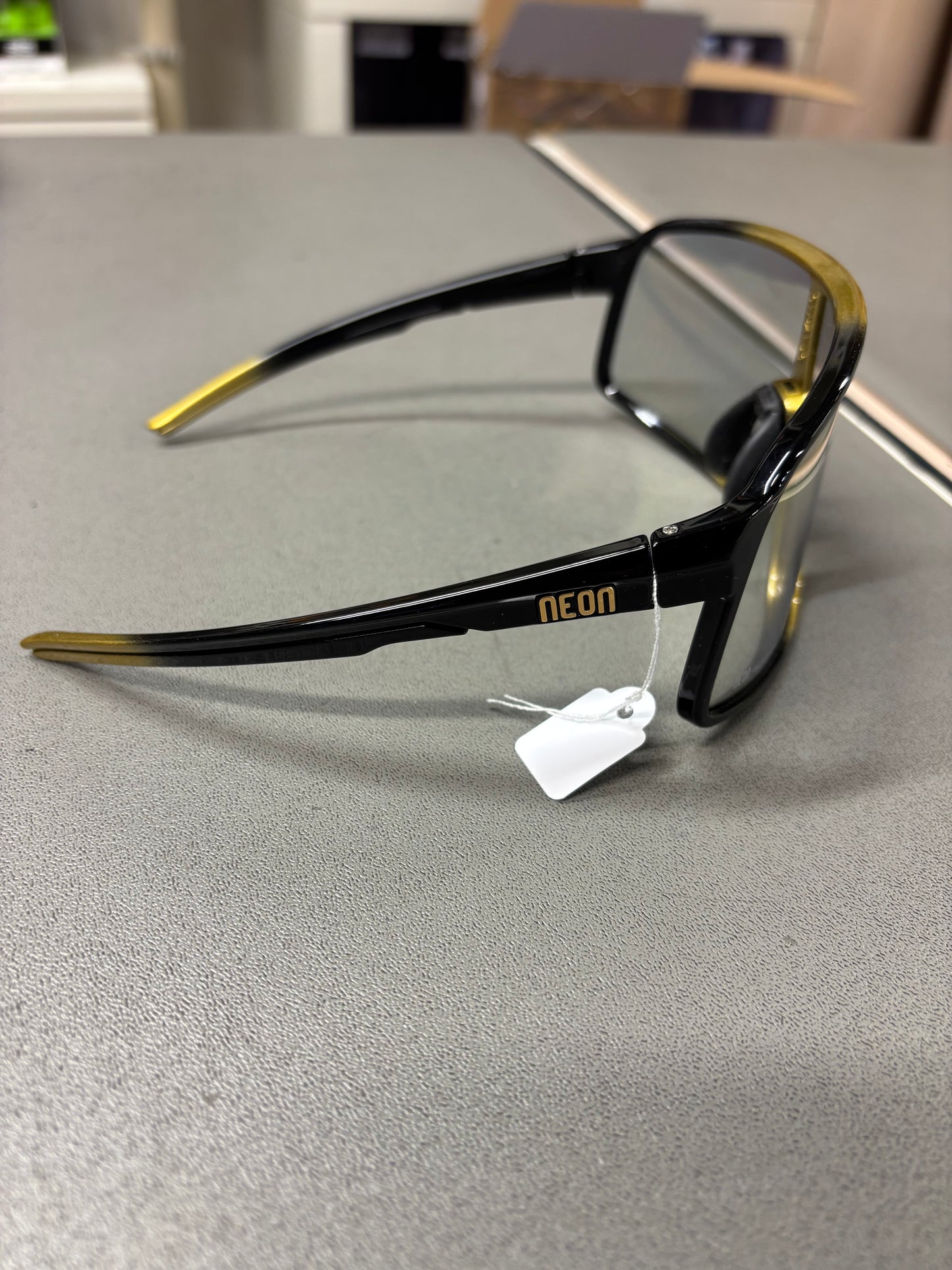 OCCHIALE NEON STRATUS NERO-ORO