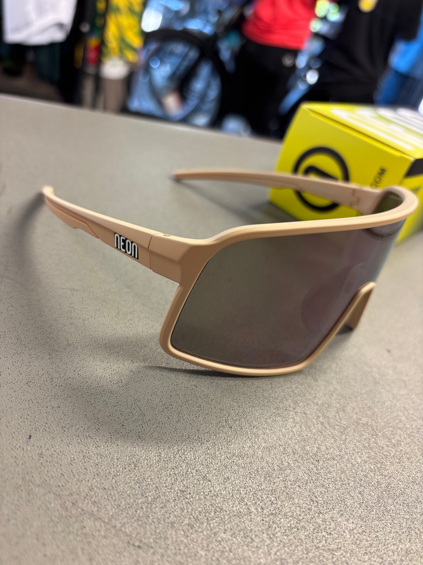 OCCHIALE NEON STRATUS SAND MATT