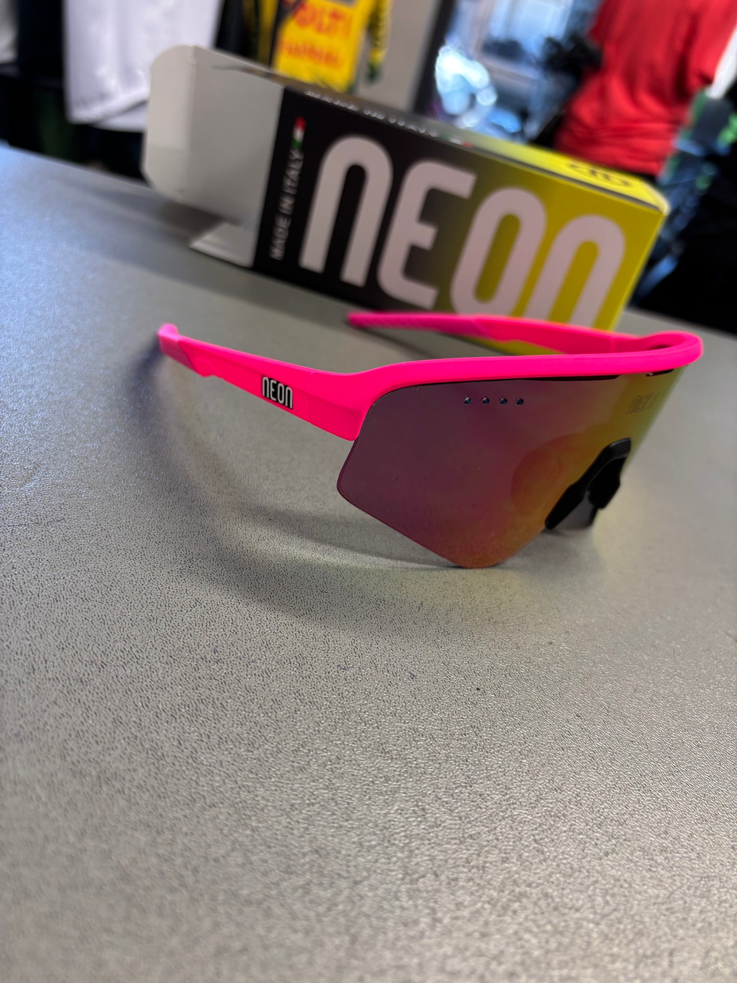 OCCHIALE NEON ARROW 2.0 AIR PINK FLUO