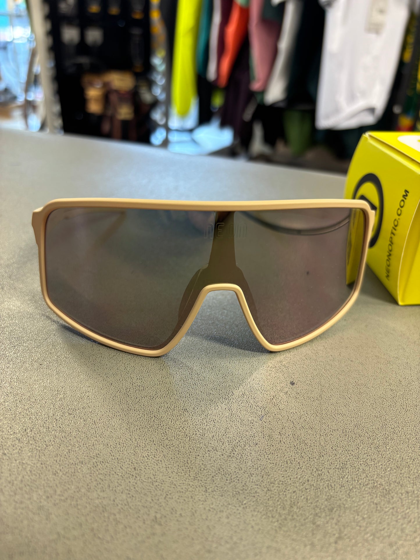 OCCHIALE NEON STRATUS SAND MATT