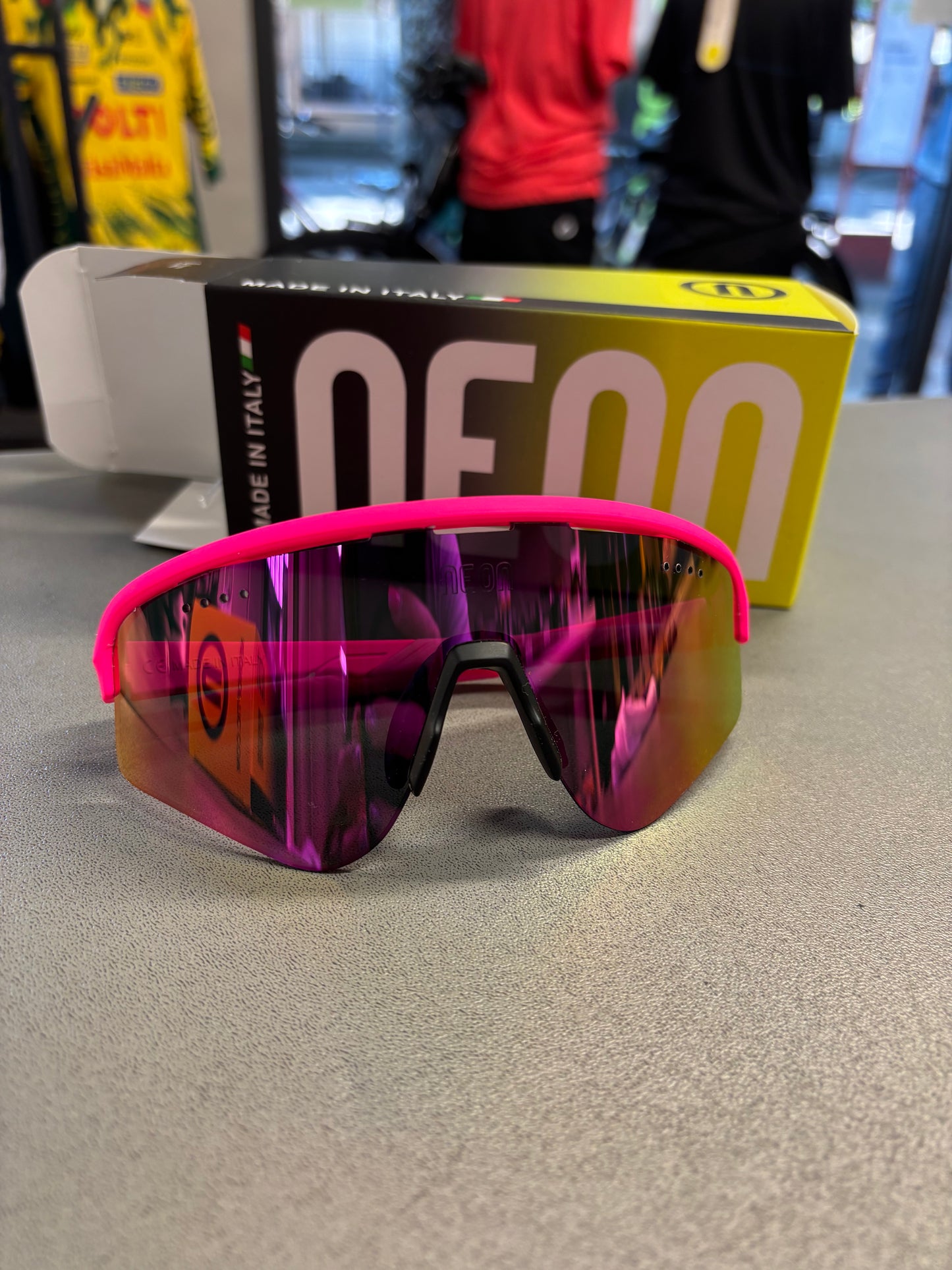 OCCHIALE NEON ARROW 2.0 AIR PINK FLUO