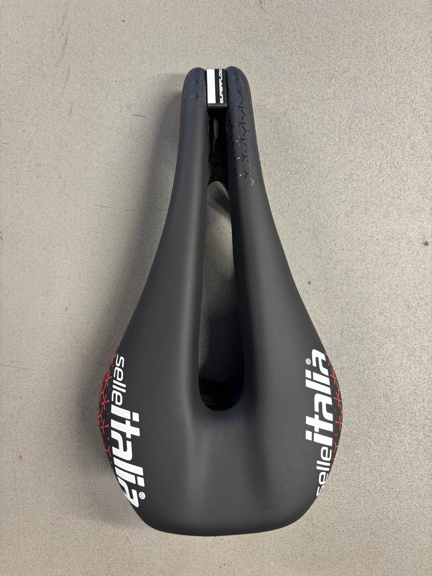 SELLA S.ITALIA NOVUS SUPERFLOW CARBONIO TEAM EDITION