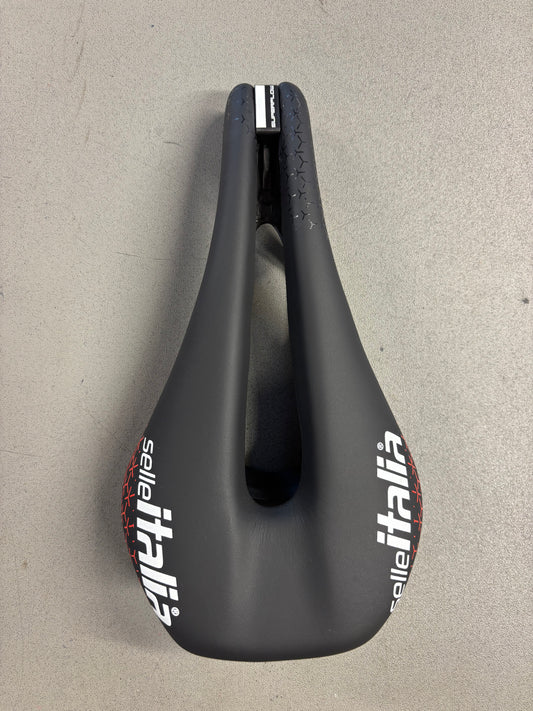 SELLA S.ITALIA NOVUS SUPERFLOW CARBONIO TEAM EDITION